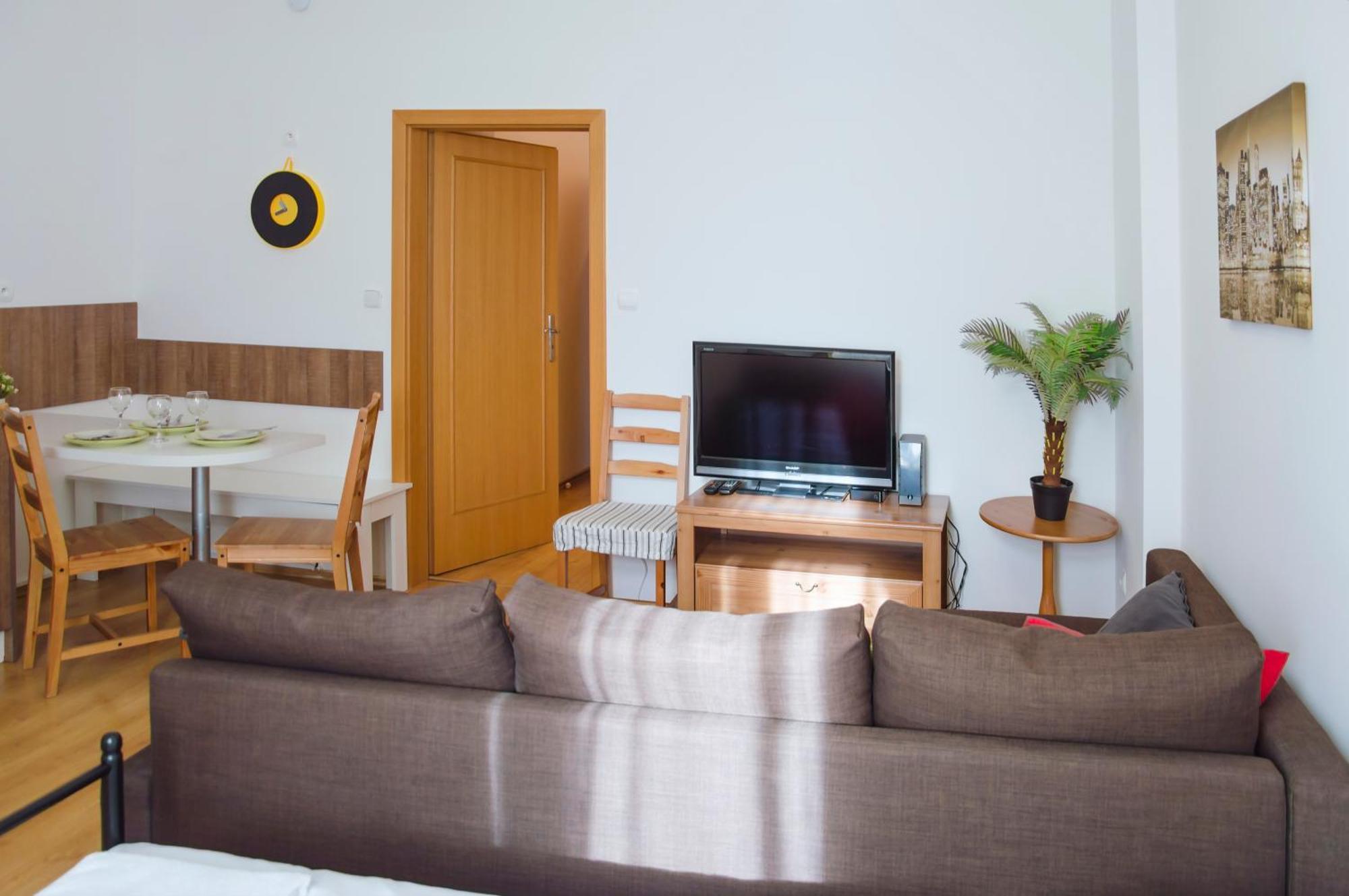 Opatovicka Affordable Appartamento *
