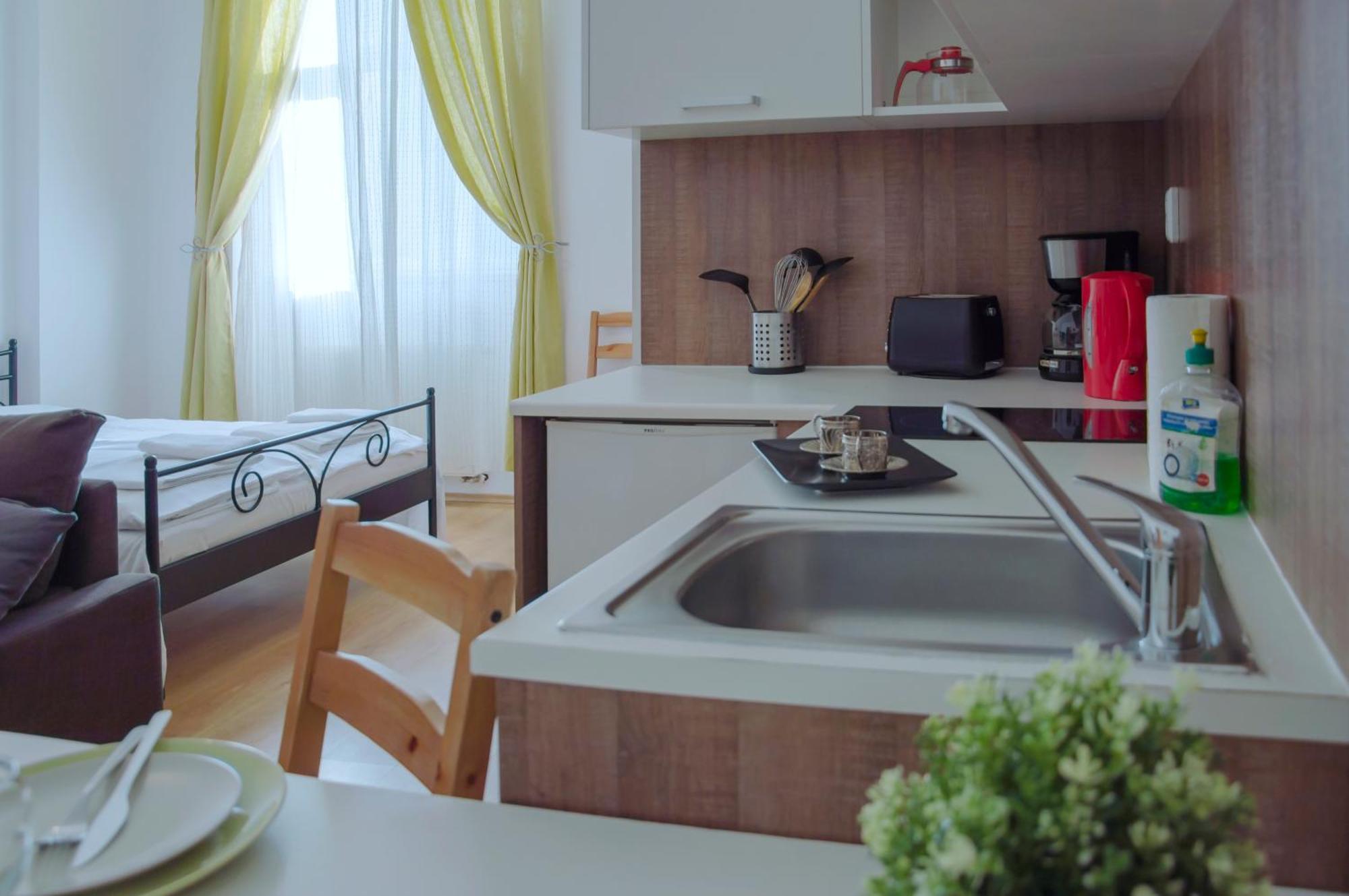 Opatovicka Affordable Appartamento *