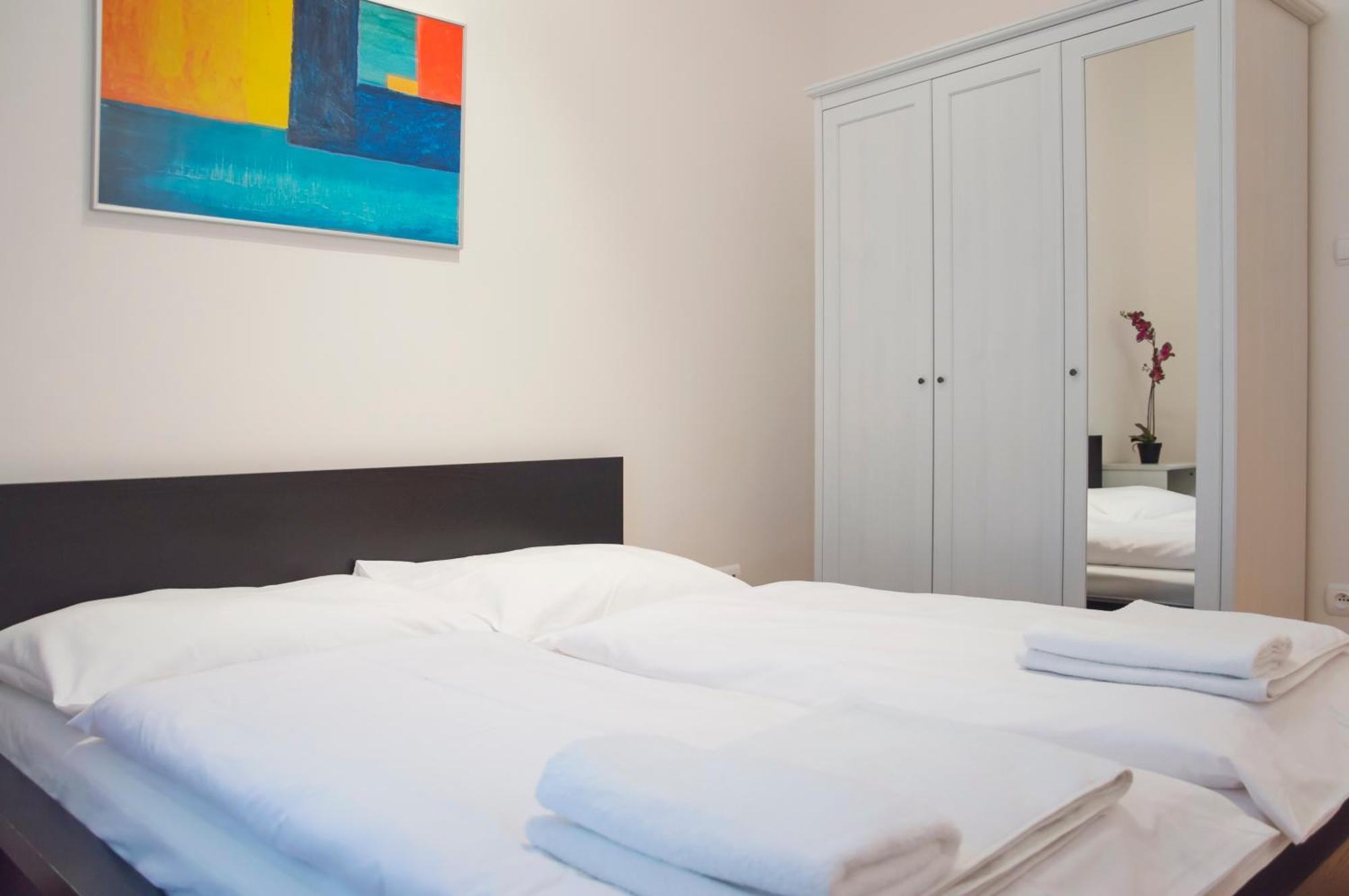 Opatovicka Affordable Appartamento *